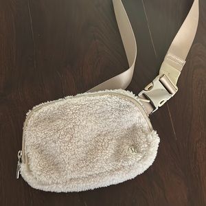 Lululemon cross body Sherpa bag